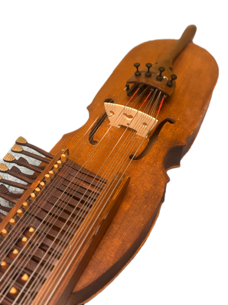 Nyckelharpa to tradycyjny szwedzki instrument smyczkowy z klawiszami, znany również jako keyed fiddle lub keyed violin w języku angielskim.